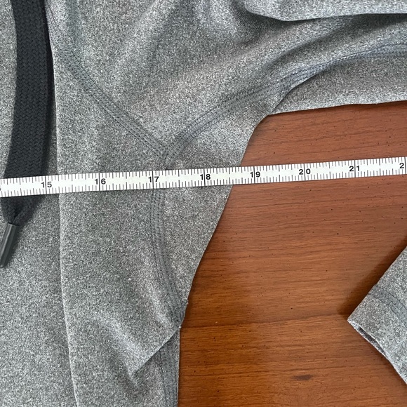 🔥 Nike Pro Hyperwarm Dri-FIT Cinch Neck Top – Size L Gray Long Sleeve ✔️ - Picture 6 of 10